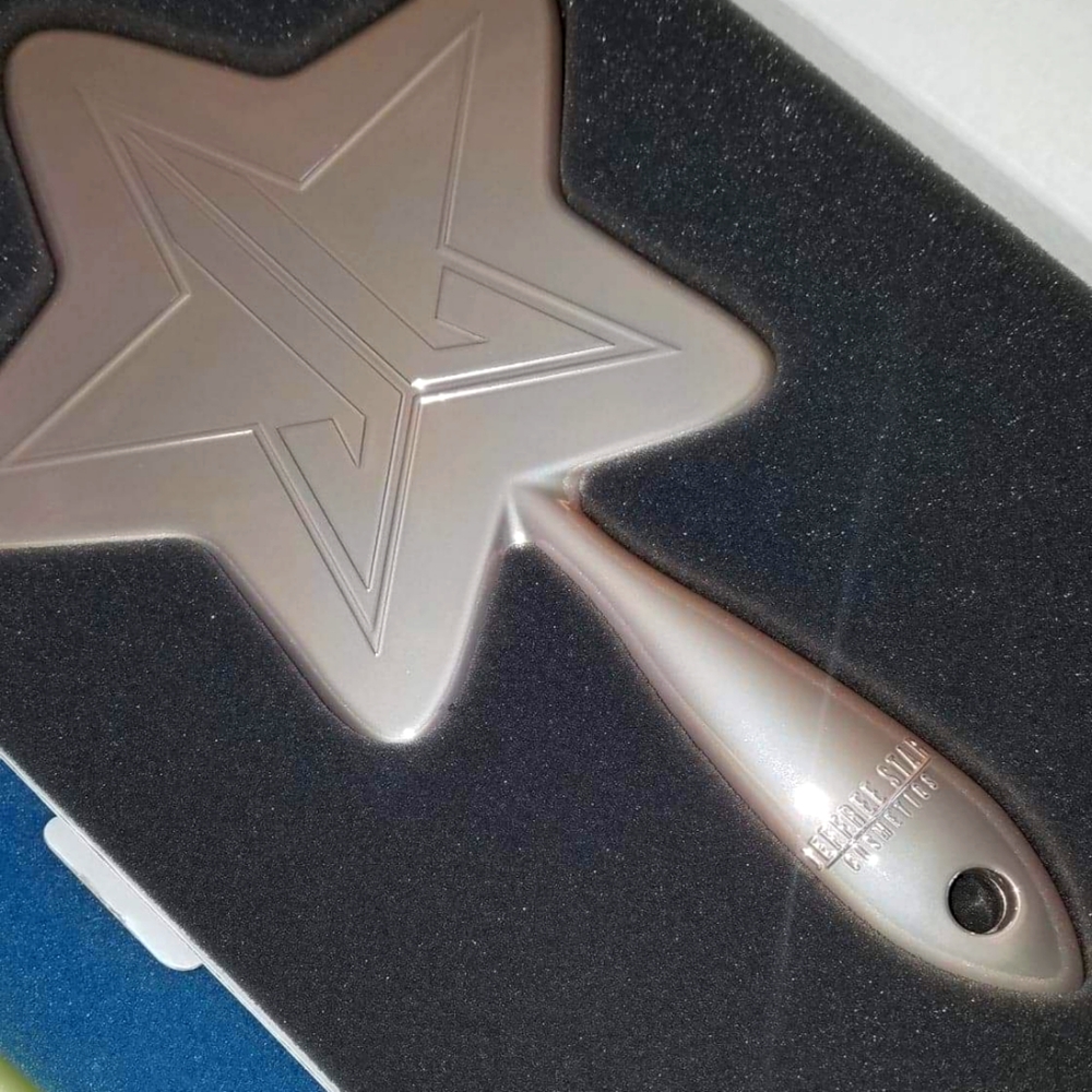 Jeffree Star iridescent light pink mirror
